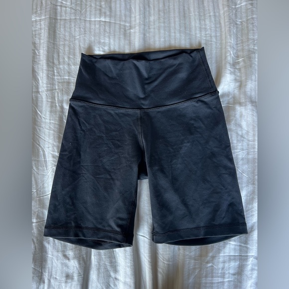 ARITZIA - TNA Biker Shorts - Picture 2 of 3